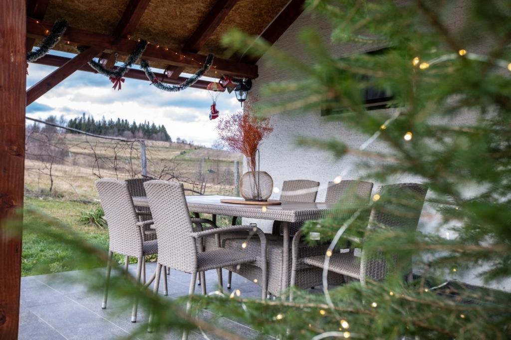 Holiday House On The Riverside โอกูลิน ภายนอก รูปภาพ